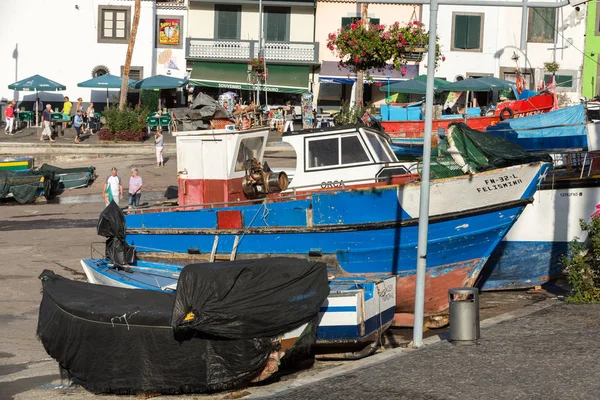 Barcos de pesca en Camara de Lobos, Islas Madeira, Portugal — Foto de Stock