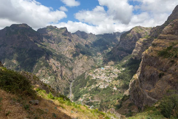 Rahibeler Vadisi, Portekiz, Madeira Adası 'ndaki Curral das Freiras.