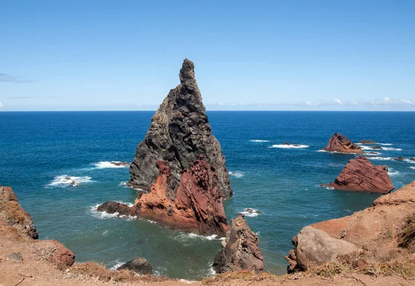 Portekiz 'in Madeira şehrinin doğusundaki Ponta de Sao Lourenco' da güzel bir manzara.. — Stok fotoğraf