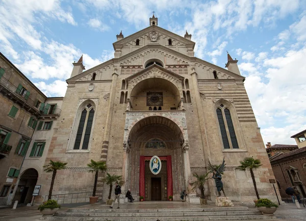 大教堂维罗纳 (圣玛丽亚 Matricolare 大教堂)，维罗纳，威尼托意大利 — 图库照片