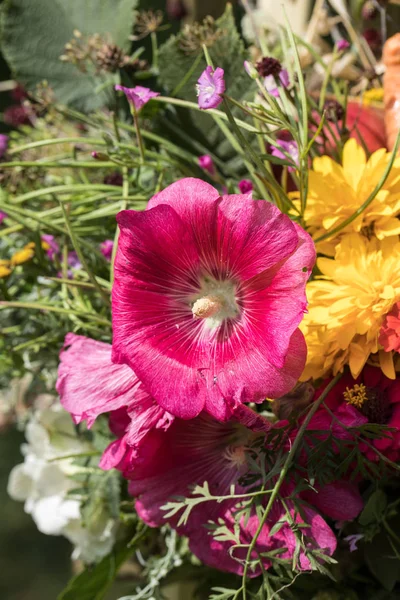 el yapımı güzel buketler çiçek ve otlar.
