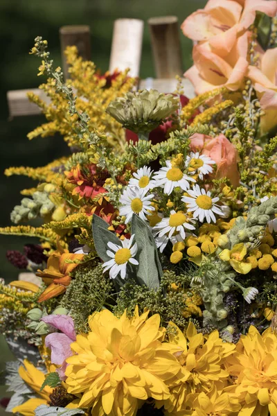 el yapımı güzel buketler çiçek ve otlar.