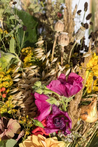 el yapımı güzel buketler çiçek ve otlar