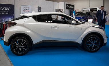 Toyota C - Hr Hybrid Moto Show Cracow Polonya nde sergilenmektedir. Katılımcı otomotiv sektörünün en ilginç yönleri mevcut