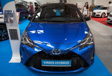 Toyota Yaris Hybrid Moto Show Cracow Polonya nde sergilenmektedir. Katılımcı otomotiv sektörünün en ilginç yönleri mevcut