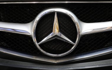 Mercedes metalik logo closeup Moto Show Cracow Polonya 3rd edition, görüntülenen Mercedes araba