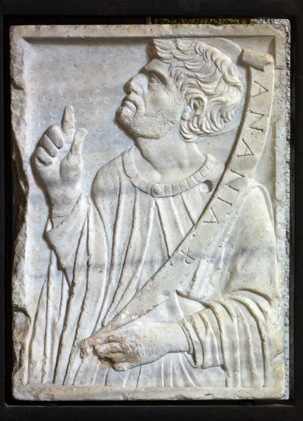 En lättnad som skildrar Ananis i Castelvecchio museet. Verona, — Stockfoto