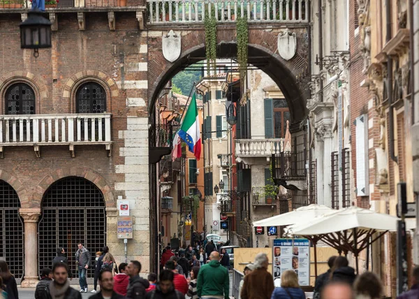 Verona - Piazza dei Signori is the civic and political heart of Verona, Italy — Stock Photo, Image