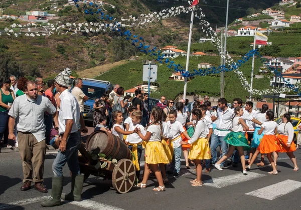Фестиваль вина Мадейры в Эстрито-де-Камара-де-Лобос, Мадейра, Португалия . — стоковое фото