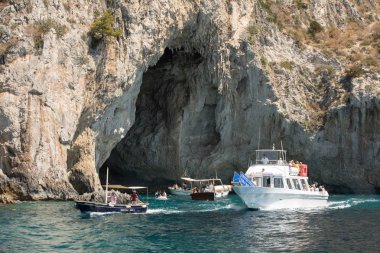  Tekne turist Grotta Bianca ve Grotta Meravigliosa, Capri, İtalya: 