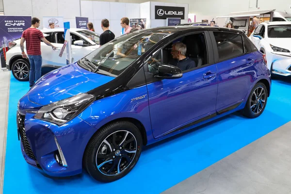 Toyota Yaris Hybrid Moto Show Cracow Polonya nde sergilenmektedir. Katılımcı otomotiv sektörünün en ilginç yönleri mevcut