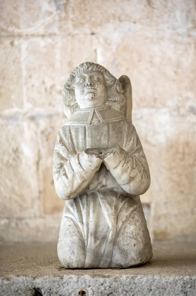 Montmajour Abbey yakınındaki Arles, Fransa cloisters melek heykeli