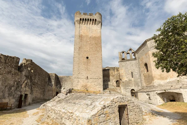  Arles, Fransa yakınlarındaki Montmajour 'da Aziz Peter Manastırı
