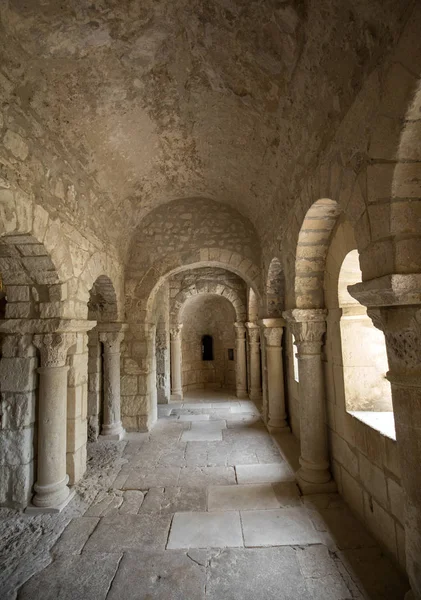 Romanska kapellet St. Peter i Montmajour Abbey nära Arles, Frankrike — Stockfoto