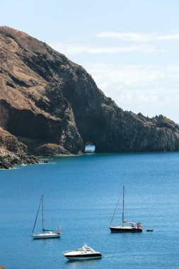 Portekiz 'in Madeira şehrinin doğusundaki Ponta de Sao Lourenco' da güzel bir manzara.