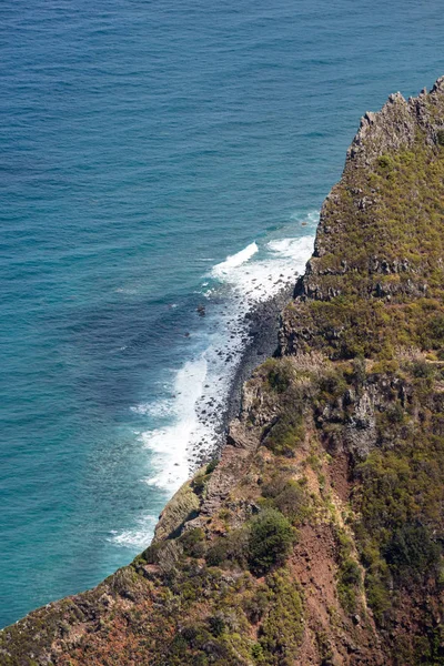 Punto di vista sulla costa settentrionale di Madeira, Portogallo — Foto Stock