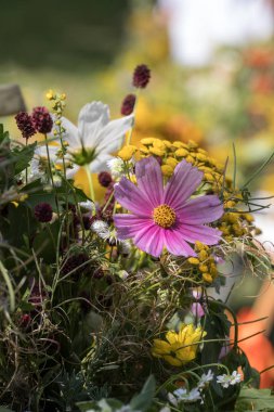 el yapımı güzel buketler çiçek ve otlar