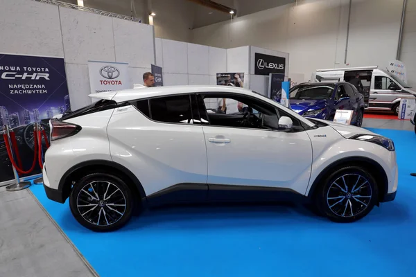 Toyota C - Hr Hybrid Moto Show Cracow Polonya nde sergilenmektedir. Katılımcı otomotiv sektörünün en ilginç yönleri mevcut