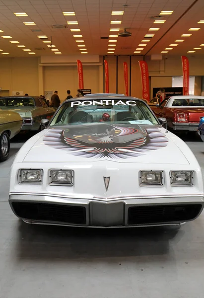 Moto Show Krakow 3rd edition, görüntülenen Pontiac Trans Am. Polonya. Katılımcı otomotiv sektörünün en ilginç yönleri mevcut