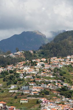 Panoramik Funchal, Madeira Adası üzerinde. Portekiz