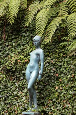 Botanik Bahçesi Monte Funchal, Madeira kadın heykeli. Portekiz.