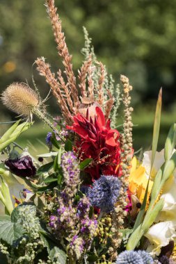 el yapımı güzel buketler çiçek ve otlar