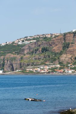 Ribeira Brava Madeira Adası şeridinin Vew. Portekiz