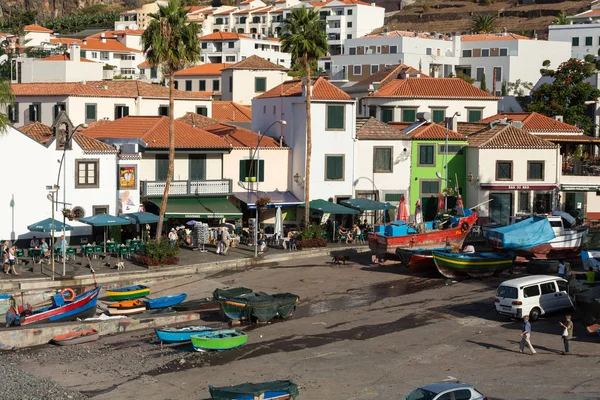 Camara de Lobos - tradicional pueblo de pescadores, situado a cinco kilómetros de Funchal en Madeira. Portugal — Foto de Stock