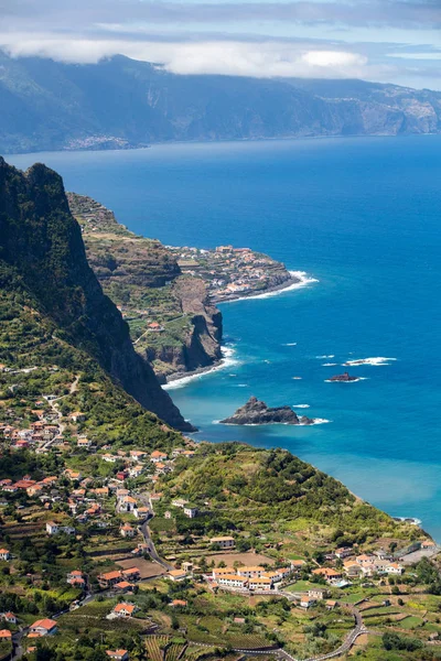 Uitzichtpunt over de noordkust van Madeira, Portugal — Stockfoto