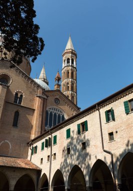  Aziz Anthony onun iç avludan ile ilgilenen Bazilikası