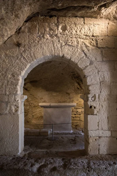 Capela românica de São Pedro na Abadia de Montmajour, perto de Arles, França — Fotografia de Stock