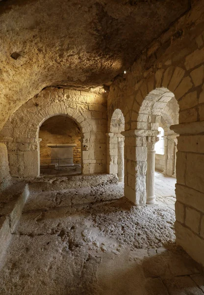 Románská kaple svatého Petra v opatství Montmajour nedaleko Arles, Francie — Stock fotografie