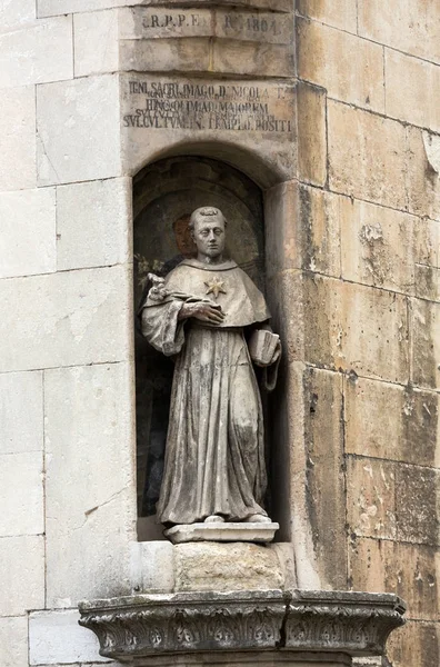 Jedna z mnoha soch svatého Antonína v Padově. Itálie — Stock fotografie