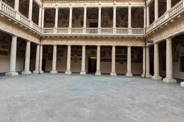 帕多瓦大学从 1539 年，在意大利帕多瓦的历史建筑家宫博 — 图库照片