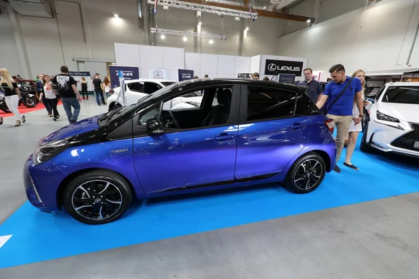 Toyota Yaris Hybrid Moto Show Cracow Polonya nde sergilenmektedir. Katılımcı otomotiv sektörünün en ilginç yönleri mevcut