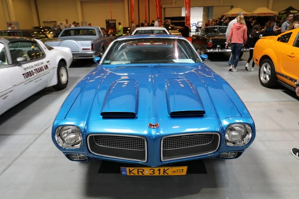 Pontiac exposé à la 3ème édition du MOTO SHOW à Cracovie. Pologne. Les exposants présentent les aspects les plus intéressants de l'industrie automobile — Photo