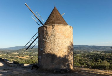 Saint-Saturnin-les-Apt Muehle Provence, Fransa eski fırıldak