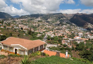 Panoramik Funchal, Madeira Adası üzerinde. Portekiz