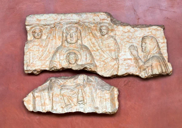 Bas-relief  in Castelvecchio Museum. Verona, Italy — Stock Photo, Image