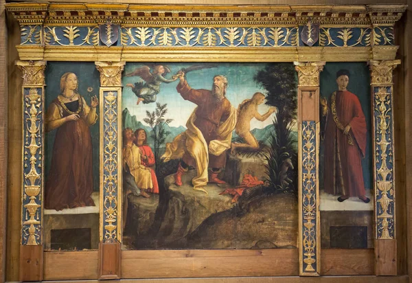 Liberale da Verona - Le sacrifice d'Isaac avec deux donateurs connu sous le nom de retable Miniscalchi au Musée Castelvecchio. Vérone, Italie — Photo