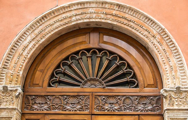 Entrada a una casa en Verona, Véneto, Italia, Europa — Foto de Stock