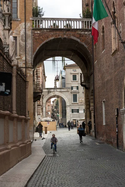 -Пьяцца dei Signori розташований в суспільному і політичному серці Верона, Італія — стокове фото
