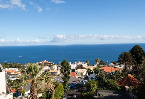 Panoramautsikt över Funchal på ön Madeira. Portugal — Stockfoto