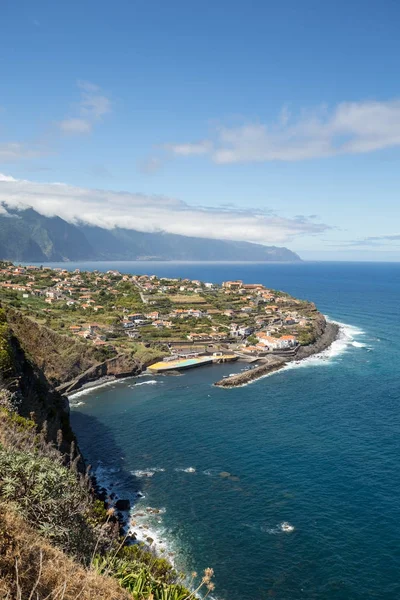 Uitzichtpunt over de noordkust van Madeira, Portugal — Stockfoto
