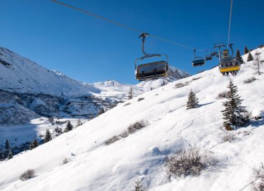 Dolomites Alpleri'nde kayak bölgesi. Val Gardena Sella grubunda bakan. İtalya