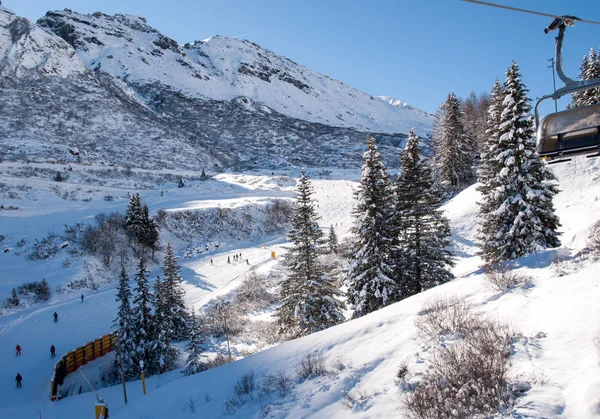 Zona de esquí en los Alpes Dolomitas. Con vistas al grupo Sella en Val Gardena. Italia — Foto de Stock
