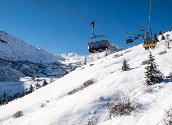 Skigebied in de Dolomieten-Alpen. Met uitzicht op het Sella-groep in Val Gardena. Italië — Stockfoto
