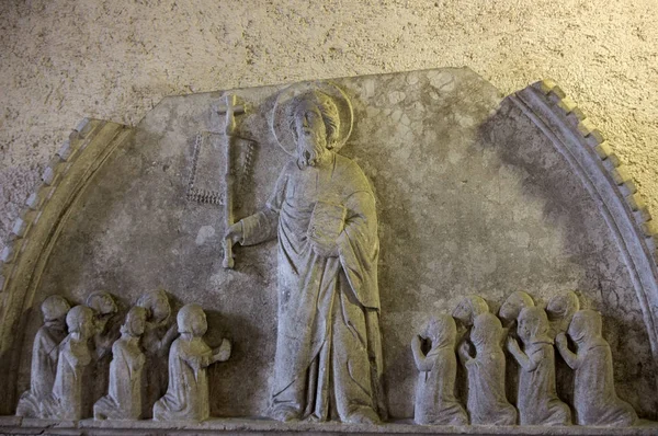Lunette with Christ and Worshippers / XVc. / in Castelvecchio Museum. Верона, Италия — стоковое фото