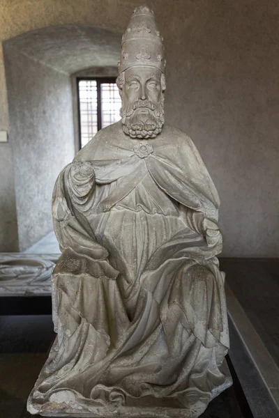 Standbeeld van de man in Castelvecchio Museum. Verona, Italië — Stockfoto