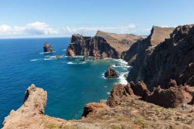 Portekiz 'in Madeira şehrinin doğusundaki Ponta de Sao Lourenco' da güzel bir manzara.